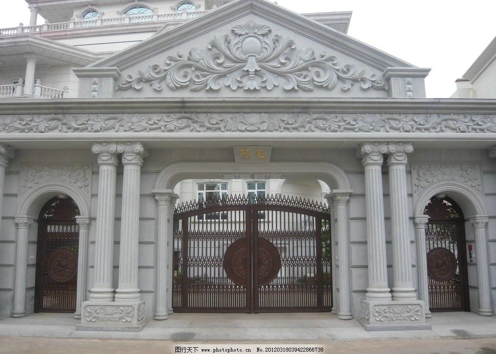 豪华别墅金属铸铝大门 入户庭院门 罗门柱子 罗门式庭院 建筑摄影