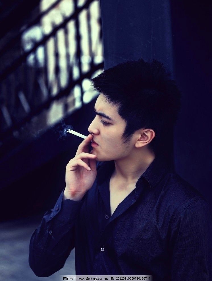 男人,香烟,男性,帅哥,高清,素材,男性魅力,男性男人,人物图库,摄影,72DPI,JPG